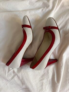 Vero Cuoio White Perforated Pumps with Red Trim